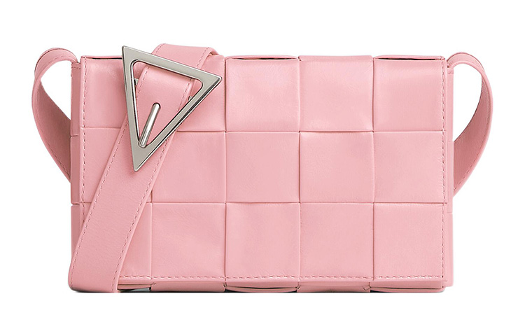 Кассетная кросс-боди сумка Small Intreccio розовая Bottega Veneta, Set (Bag+Dust Bag)
Кассетная кросс-боди сумка Small Intreccio розовая Bottega Veneta, Set (Bag+Dust Bag)