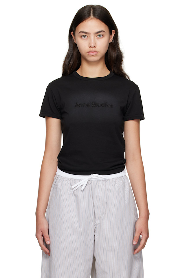 Acne Studios Черная облегающая футболка с логотипом
Acne Studios Черная облегающая футболка с логотипом