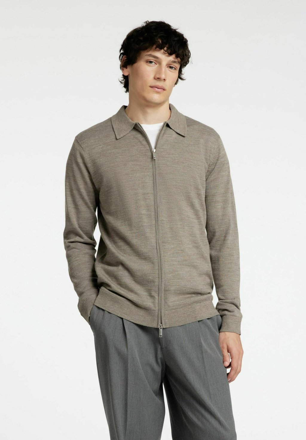 Кардиган Selected Homme, серо-коричневый
Кардиган Selected Homme, серо-коричневый