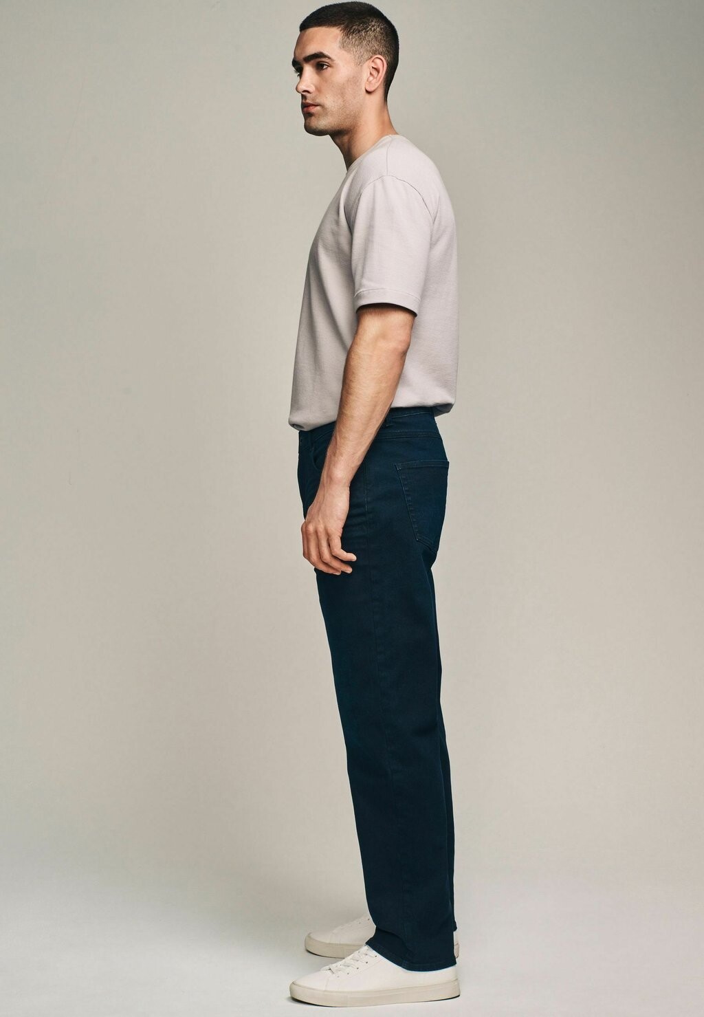 Джинсы прямого кроя ESSENTIAL Next, синий
Джинсы прямого кроя ESSENTIAL Next, синий