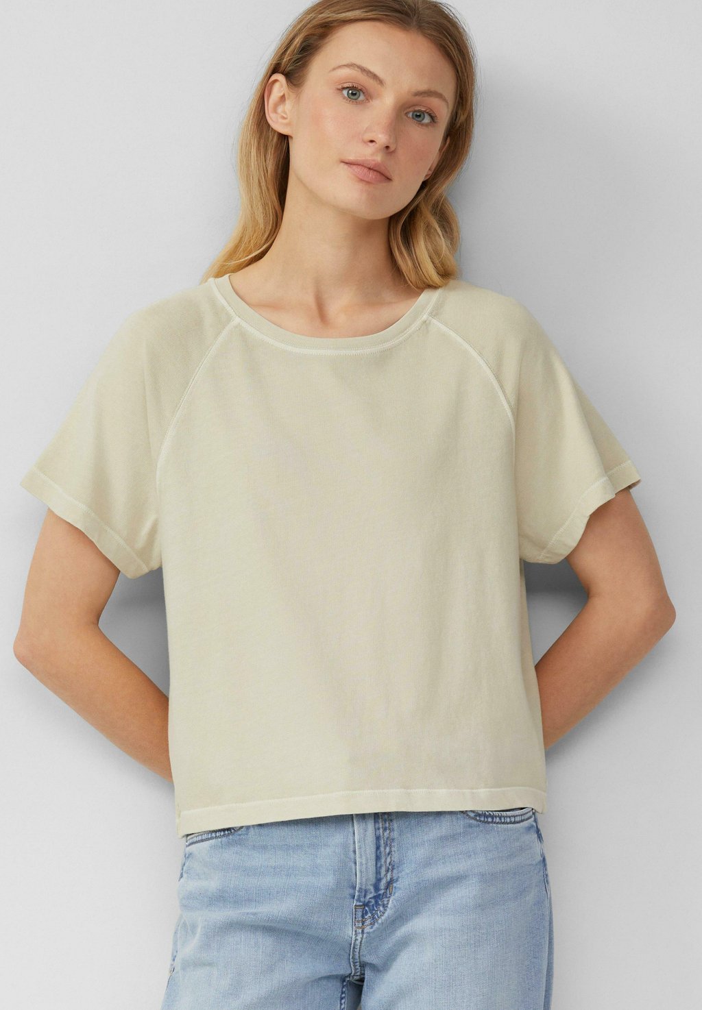 Базовая футболка s.Oliver, кремовый
Базовая футболка s.Oliver, кремовый