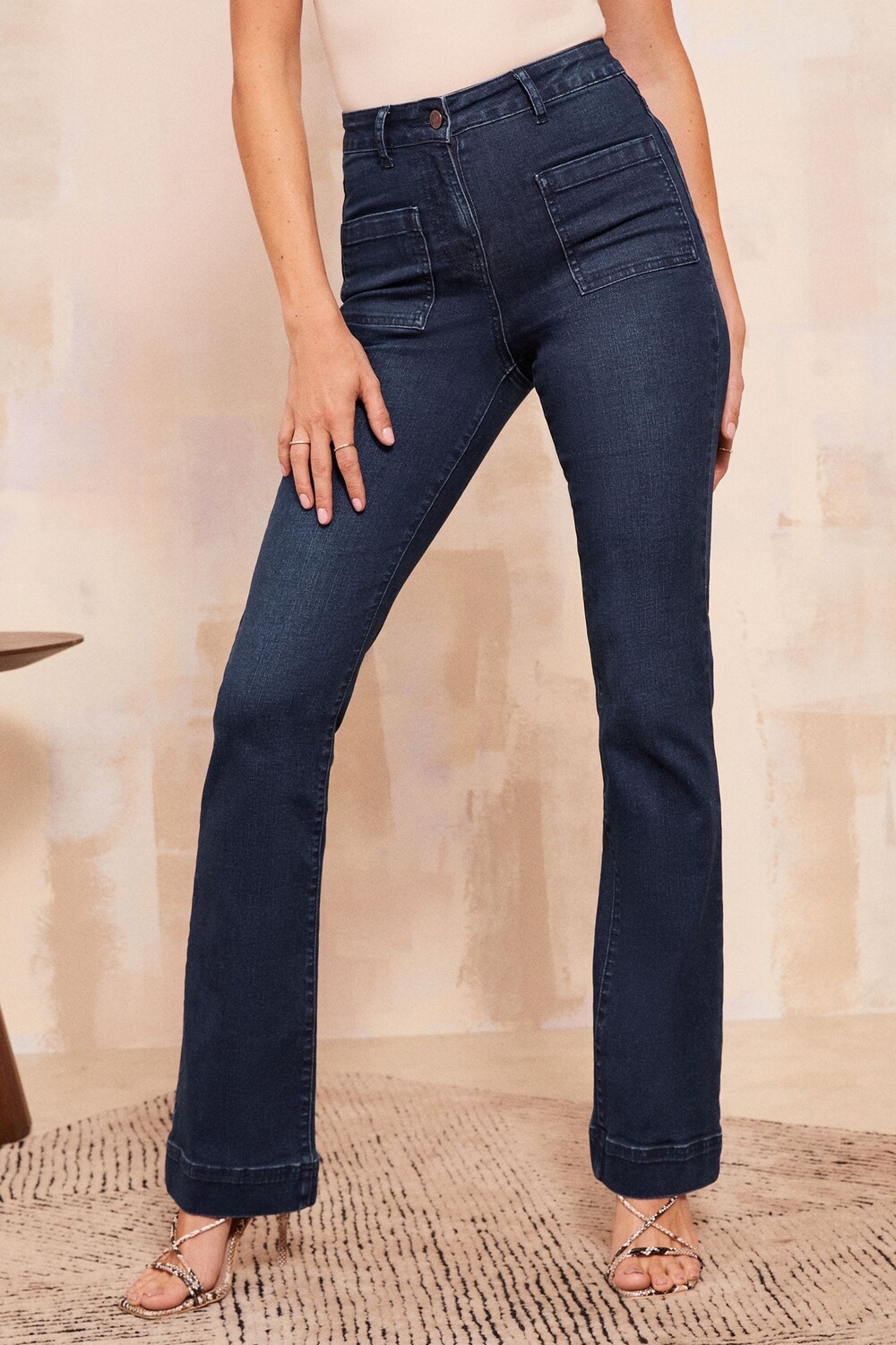 Расклешенные джинсы с высокой талией и карманами Friends Like These, черный
Расклешенные джинсы с высокой талией и карманами Friends Like These, черный