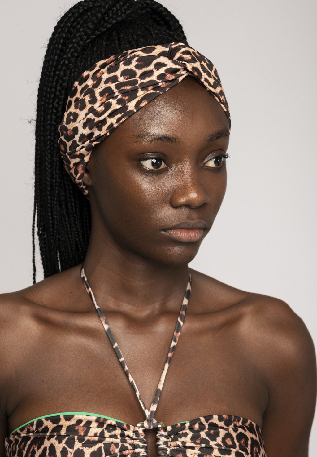 Пляжный аксессуар TWISTED Flavia Valentini, коричневый
Пляжный аксессуар TWISTED Flavia Valentini, коричневый