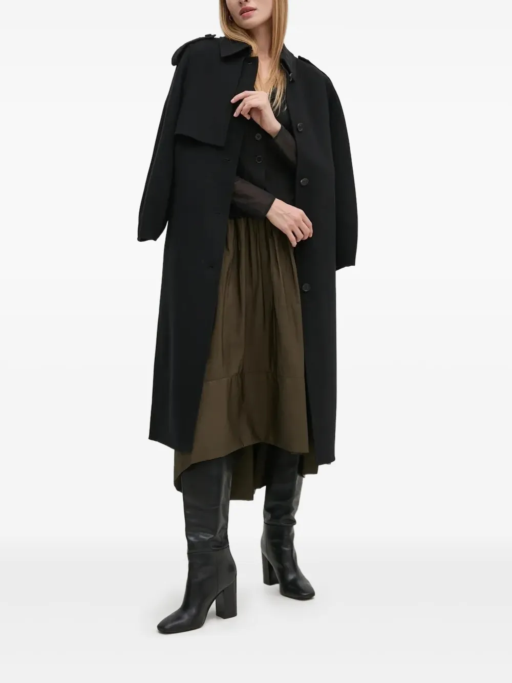 Блузка с V-образным вырезом Sandro Ferrone, черный
Блузка с V-образным вырезом Sandro Ferrone, черный