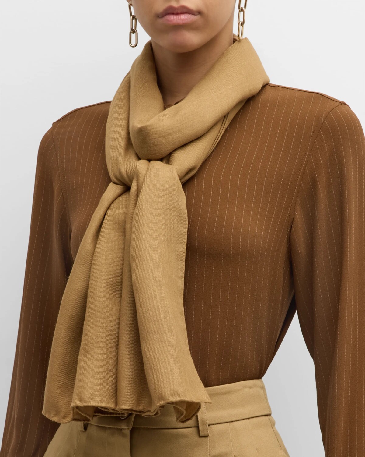 Фирменный палантин из смесового кашемира Loro Piana, цвет Golden Joinery
Фирменный палантин из смесового кашемира Loro Piana, цвет Golden Joinery