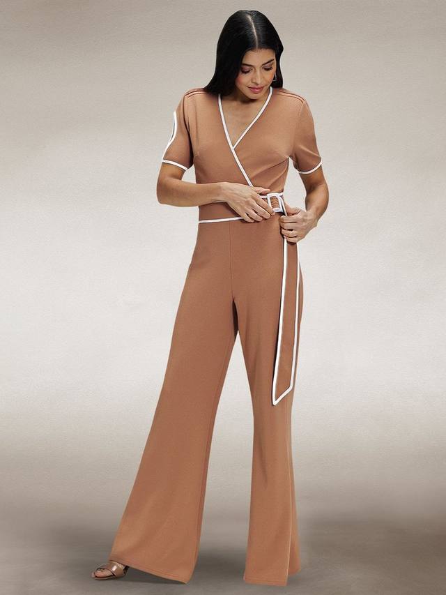 Расклешенный комбинезон с контрастным кантом HotSquash, цвет Caramel
Расклешенный комбинезон с контрастным кантом HotSquash, цвет Caramel