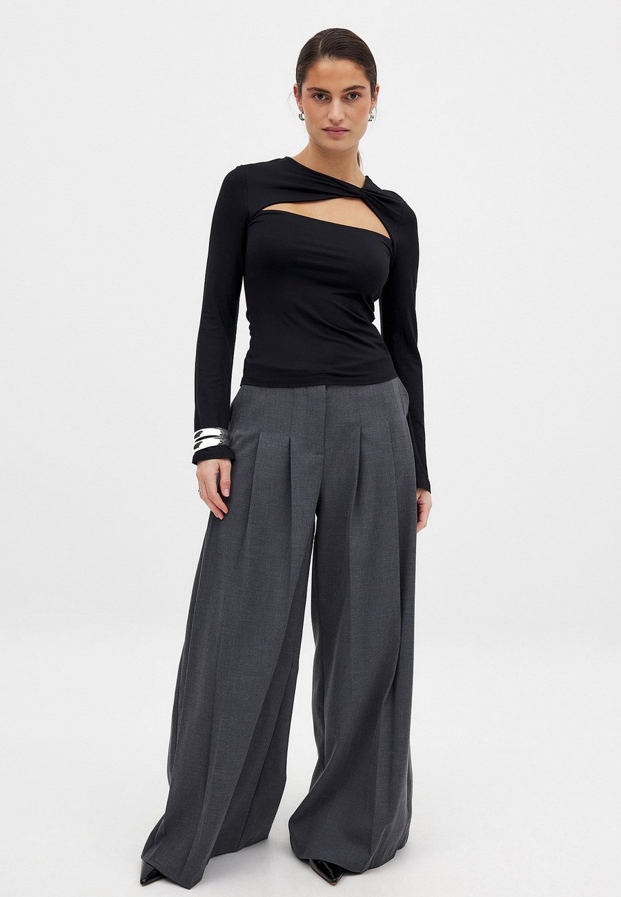 Топ NA-KD Long sleeved top, Black
Топ NA-KD Long sleeved top, Black