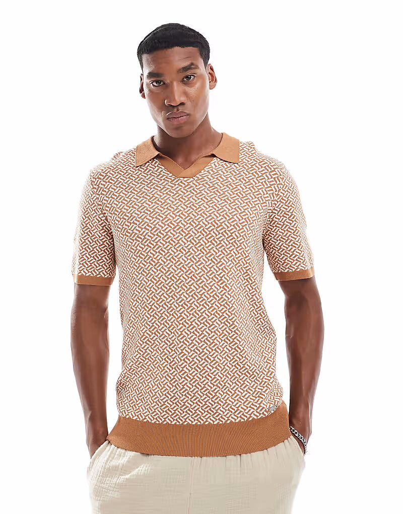 Поло из трикотажного жаккарда с геометрическим узором и воротом в каменном цвете Threadbare
Поло из трикотажного жаккарда с геометрическим узором и воротом в каменном цвете Threadbare