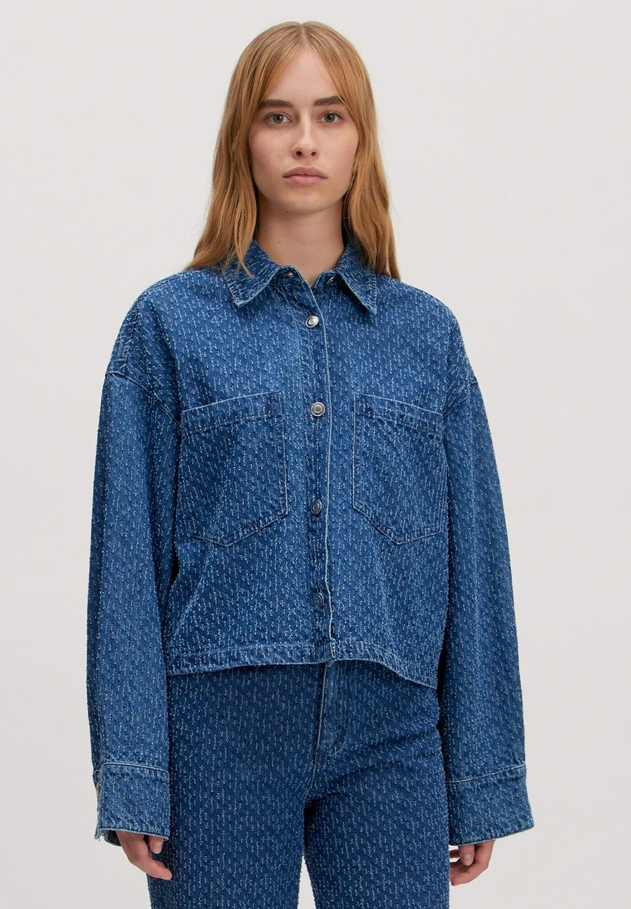 Блуза EDITED TAHUA, Blau/Blue
Блуза EDITED TAHUA, Blau/Blue