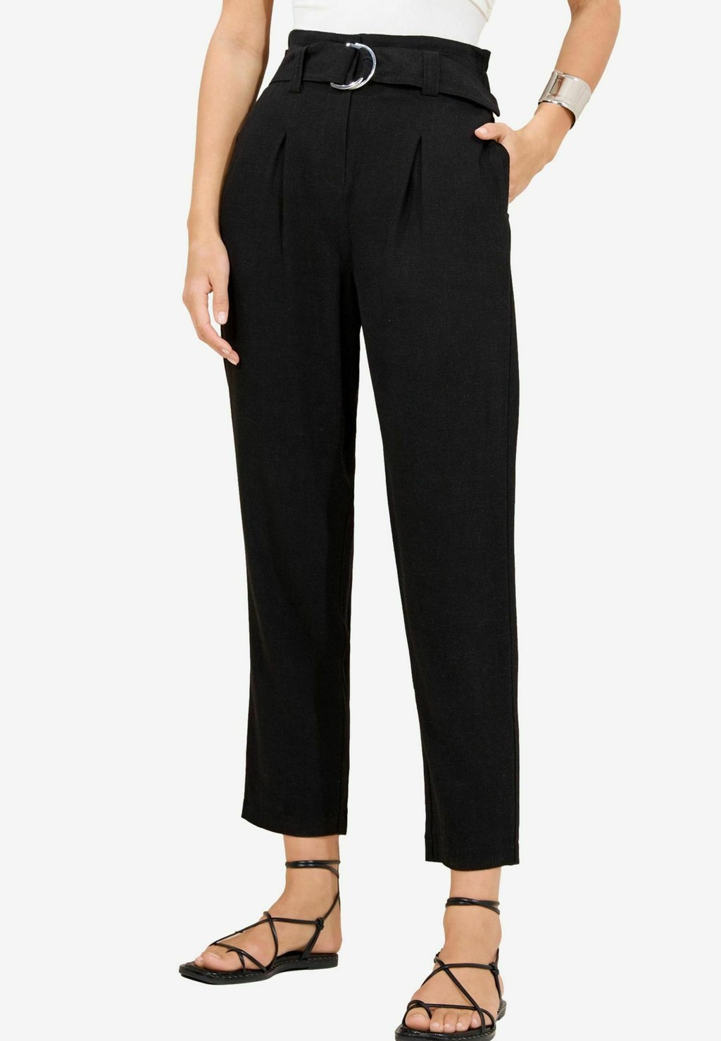 Брюки REGULAR FIT RING TAPERED Lipsy, черный
Брюки REGULAR FIT RING TAPERED Lipsy, черный