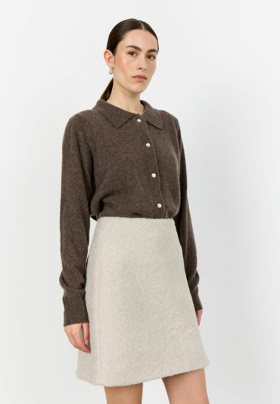 Кардиган Levete Room Cardigan, Coffee Melange/Brown
Кардиган Levete Room Cardigan, Coffee Melange/Brown