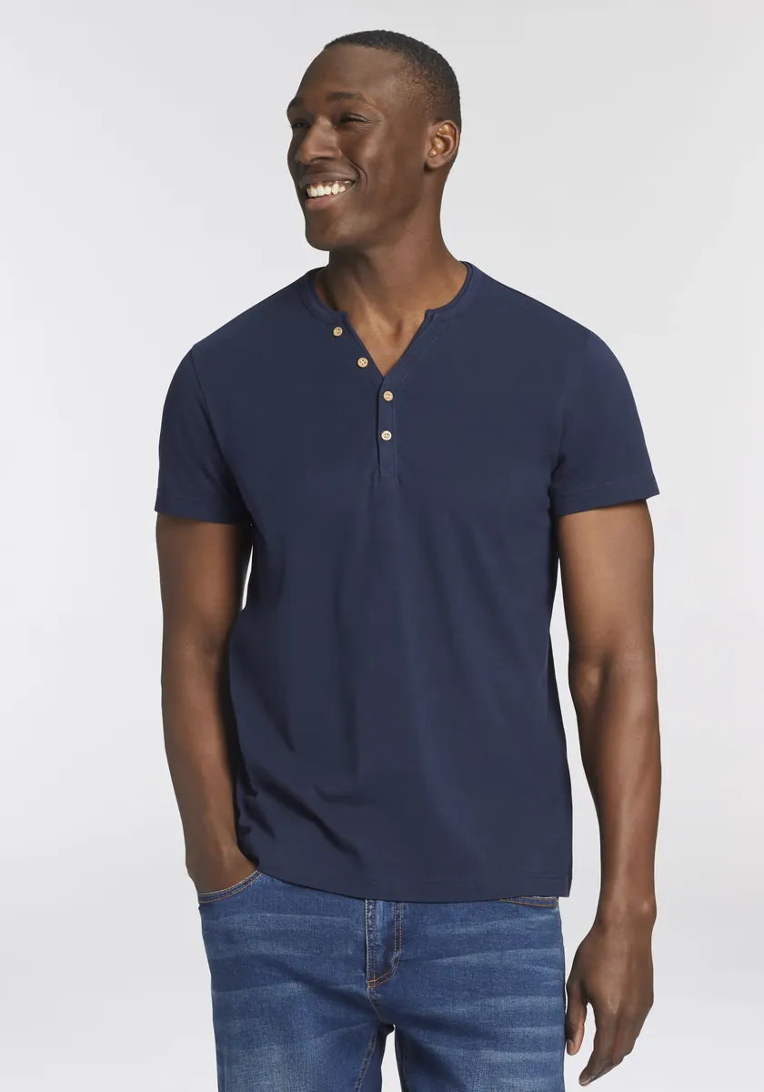 Футболка Bruno Banani с V-образным вырезом на пуговицах, цвет морской волны
Футболка Bruno Banani с V-образным вырезом на пуговицах, цвет морской волны