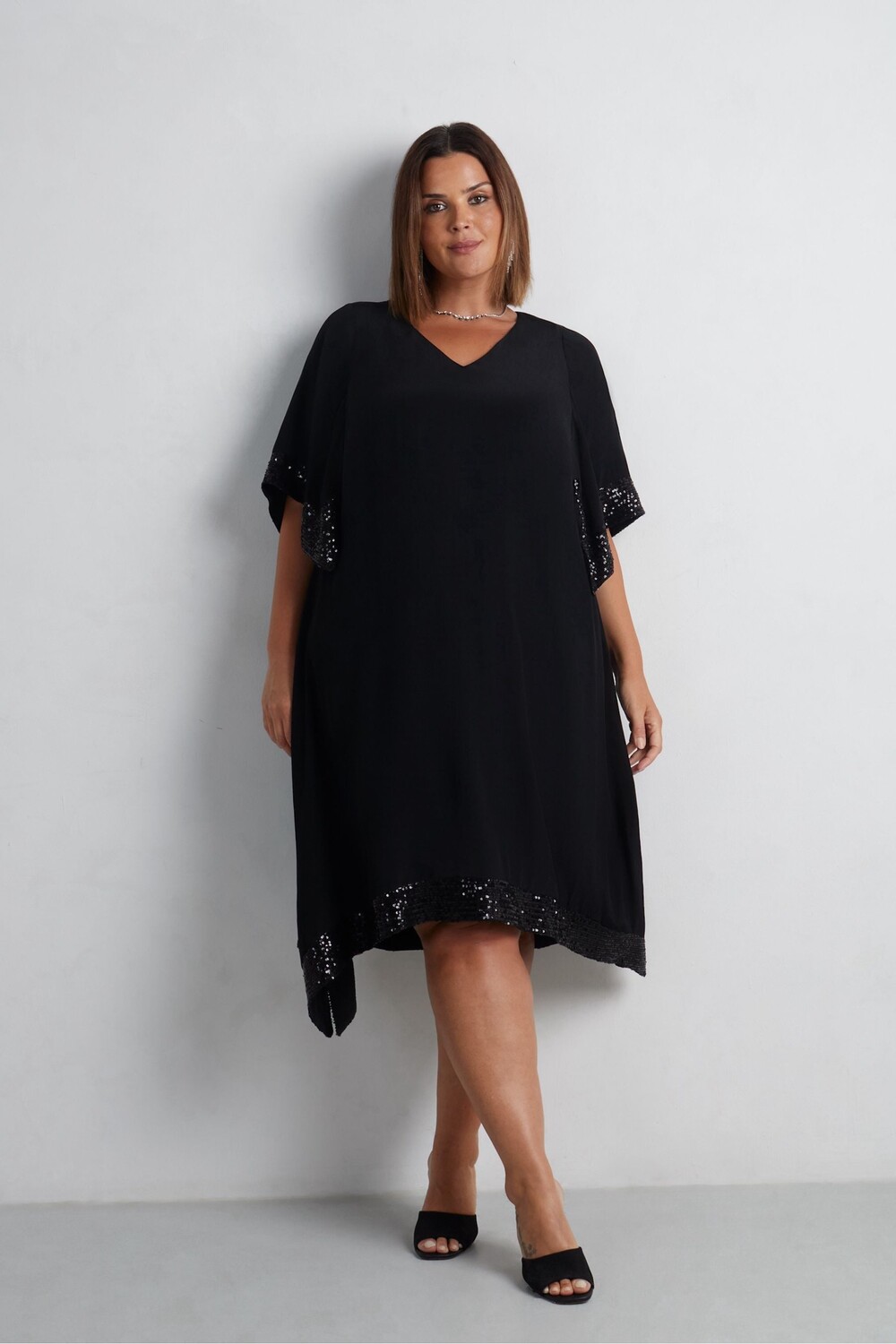 Платье с рукавами ангелочками и отделкой в виде изгиба Live Unlimited, черный
Платье с рукавами ангелочками и отделкой в виде изгиба Live Unlimited, черный