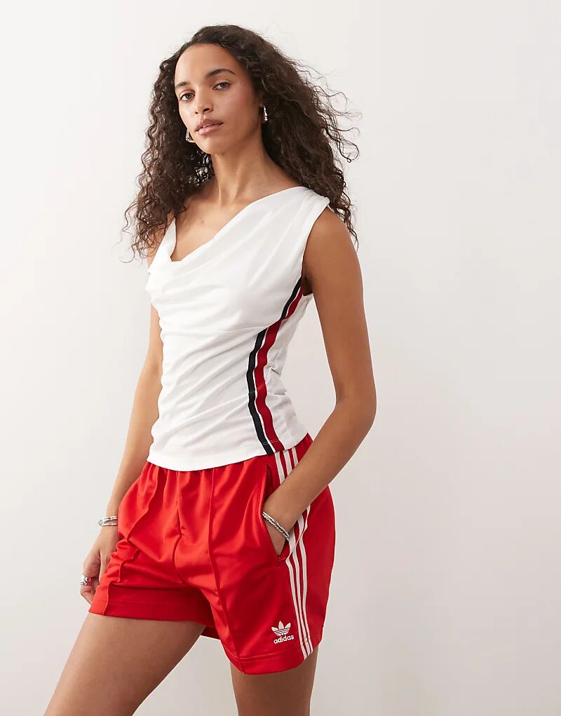 Топ COLLUSION с воротником-хомутиком и отделкой в спортивном стиле в белом цвете 
Топ COLLUSION с воротником-хомутиком и отделкой в спортивном стиле в белом цвете