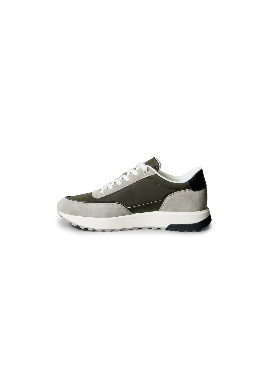 Кроссовки Calvin Klein MIX RUNNER , Rock Ridge Medieval/Multi-Coloured
Кроссовки Calvin Klein MIX RUNNER , Rock Ridge Medieval/Multi-Coloured