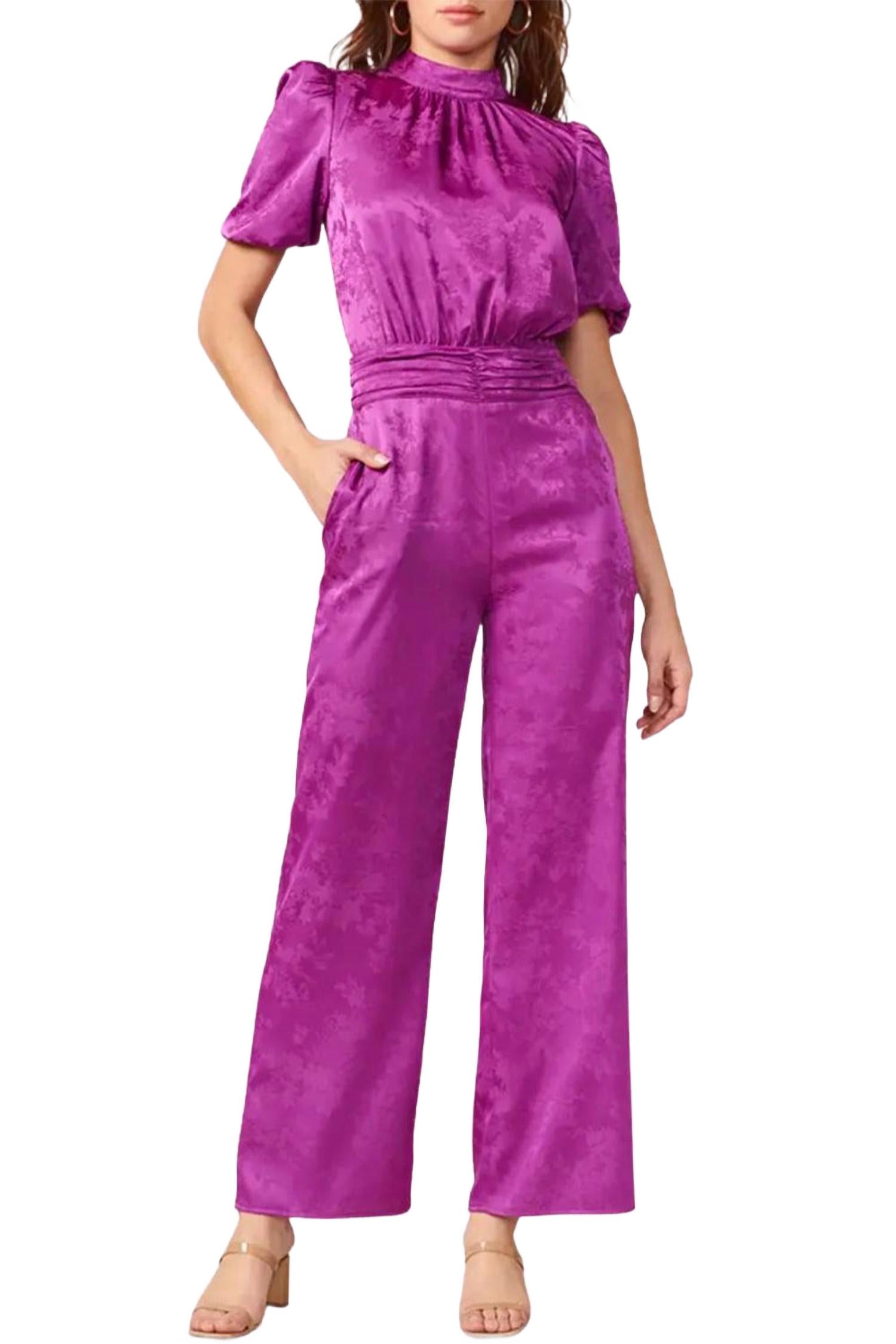 Тео комбинезон с открытой спинкой из сатинового жаккарда в фиолетовом цвете Adelyn rae
Тео комбинезон с открытой спинкой из сатинового жаккарда в фиолетовом цвете Adelyn rae