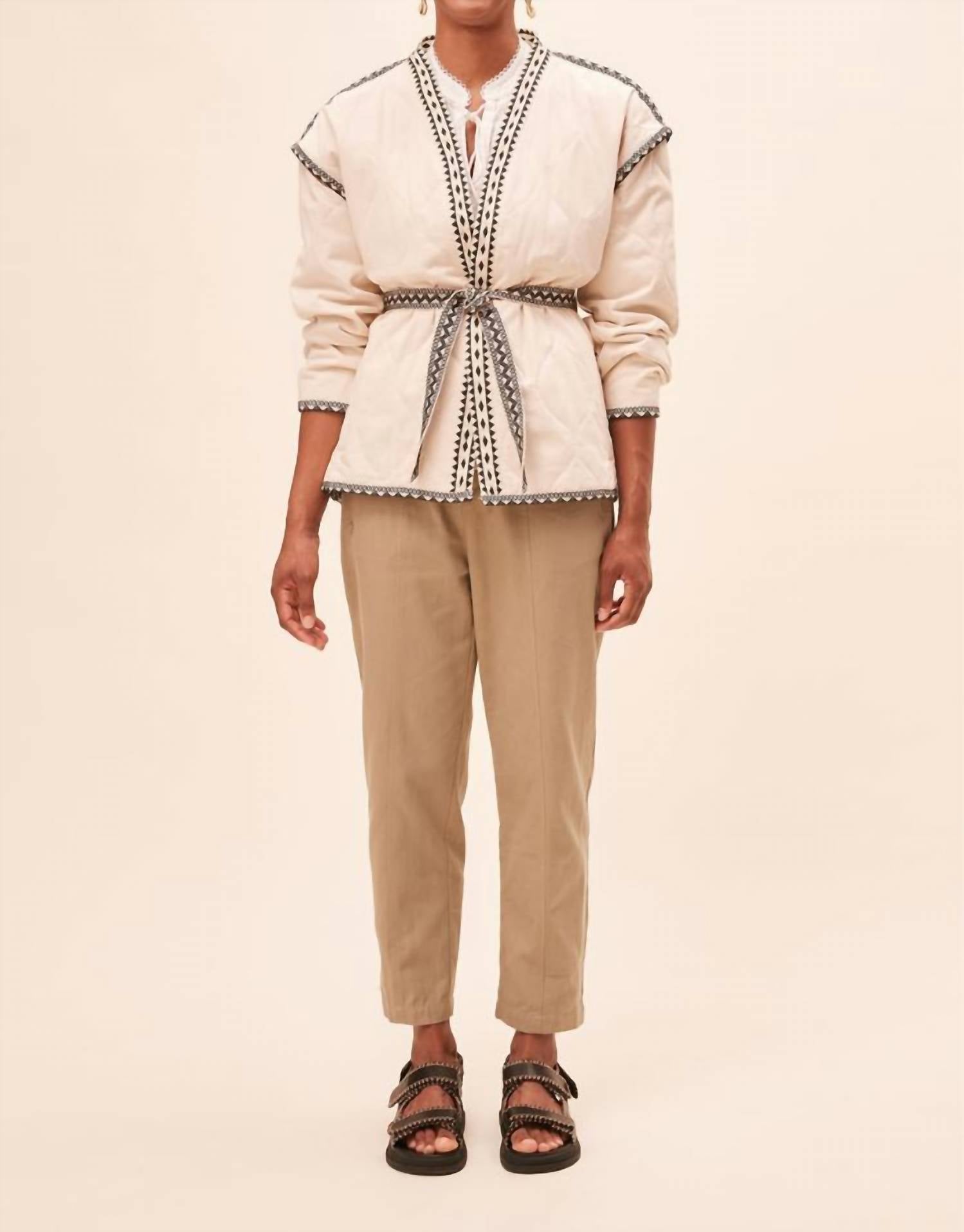 Suncoo Стеганое пальто Evan кремового цвета
Suncoo Стеганое пальто Evan кремового цвета