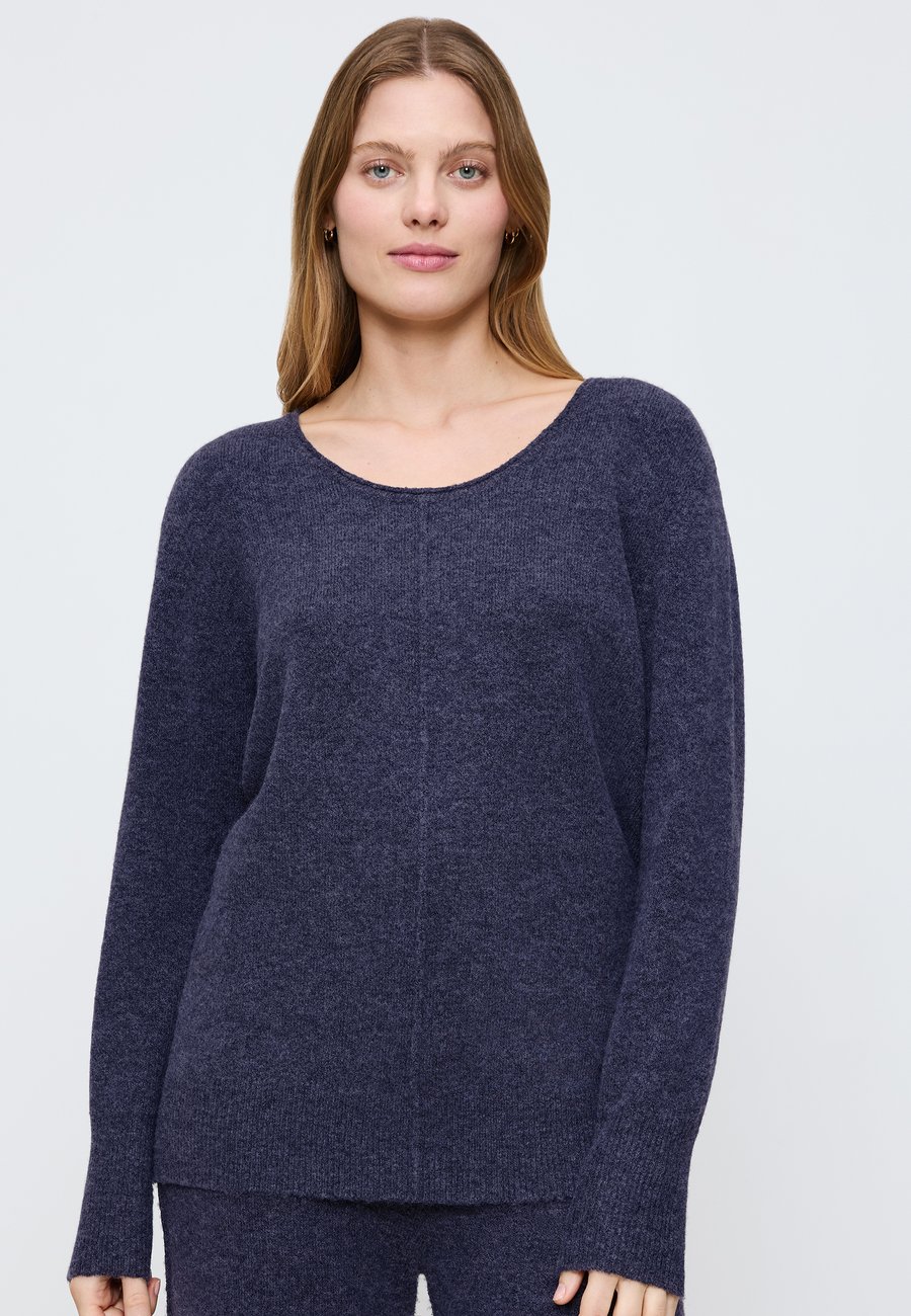 Джемпер Triumph Jumper, Blue - Dark Combination/Blue
Джемпер Triumph Jumper, Blue - Dark Combination/Blue