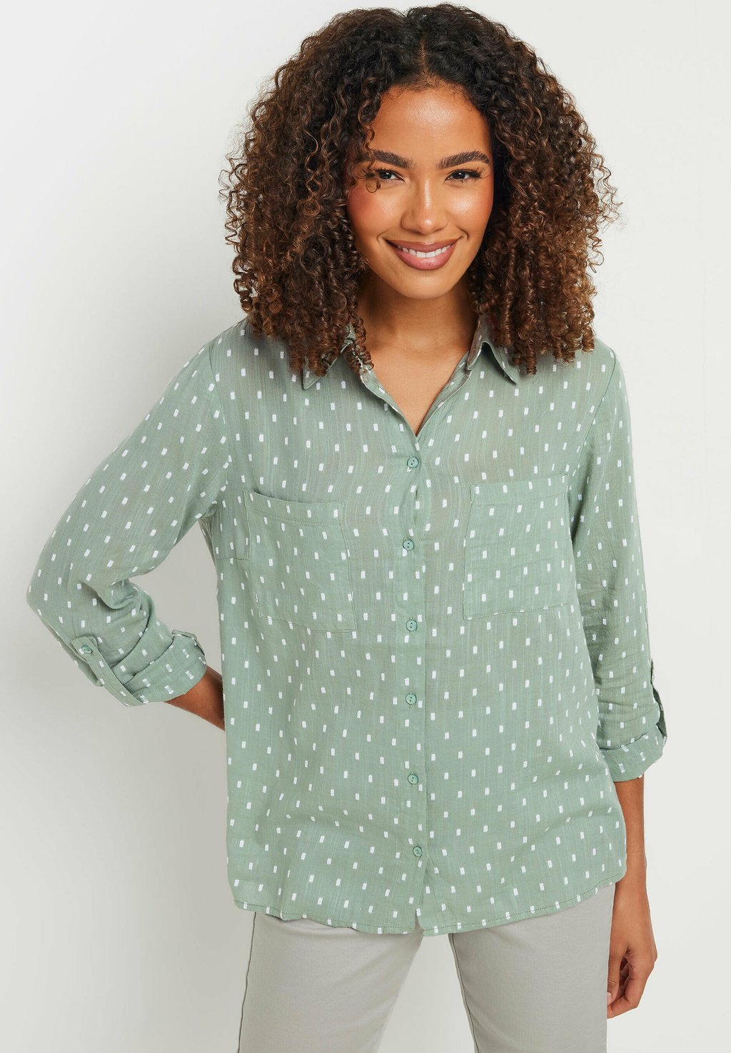 Блузка на пуговицах DOBBY TAB SLEEVE M&Co, светло-зеленый
Блузка на пуговицах DOBBY TAB SLEEVE M&Co, светло-зеленый