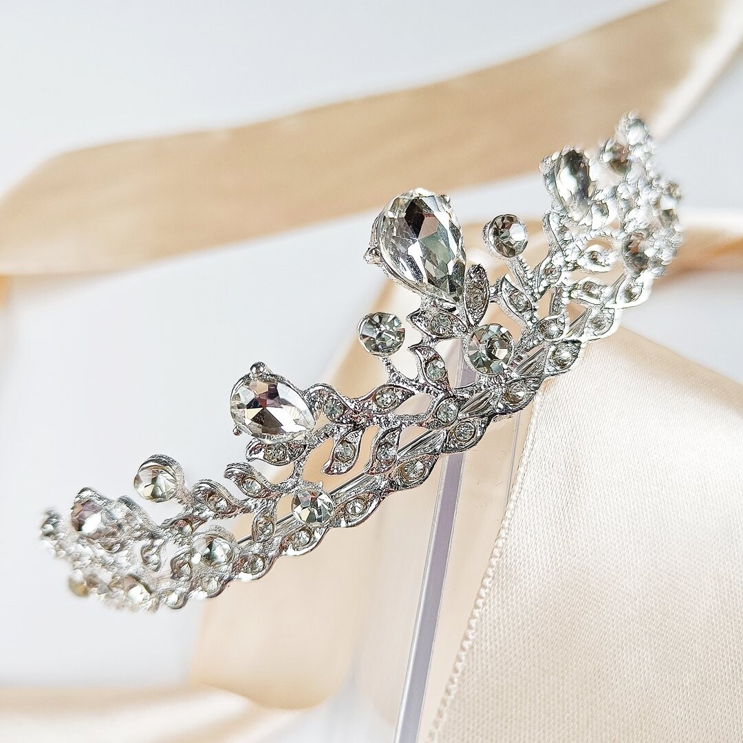 Коконет, тиара, диадема, свадебная корона с серебряными цирконами Kokonet
Коконет, тиара, диадема, свадебная корона с серебряными цирконами Kokonet