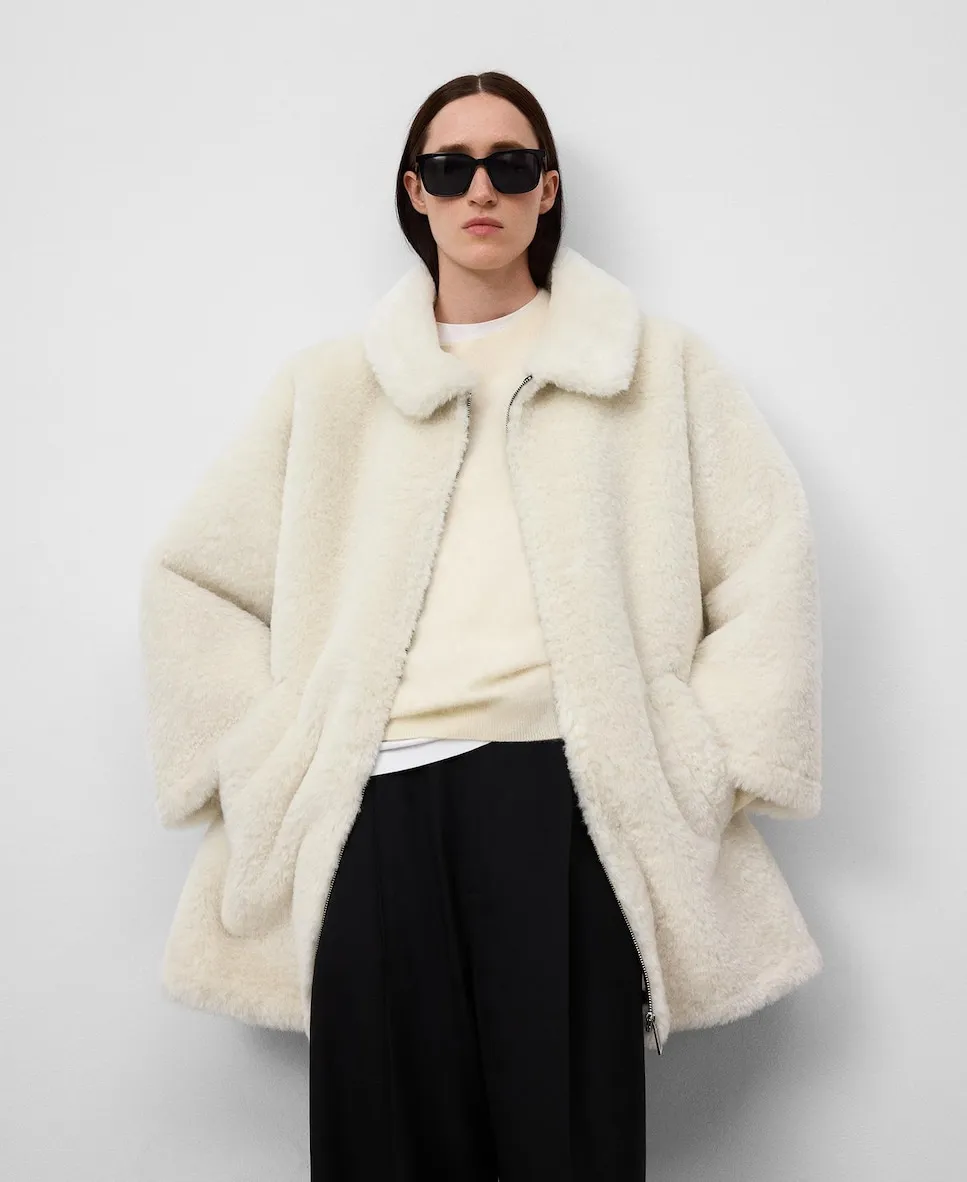 Женское пальто из овчины с отложным воротником Adolfo Dominguez, светло-бежевый
Женское пальто из овчины с отложным воротником Adolfo Dominguez, светло-бежевый