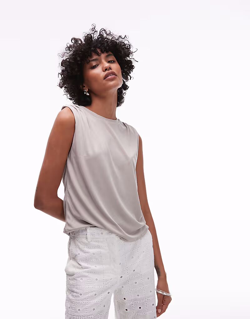 Футболка Mango soft touch с присборенными плечами в грибном цвете
Футболка Mango soft touch с присборенными плечами в грибном цвете