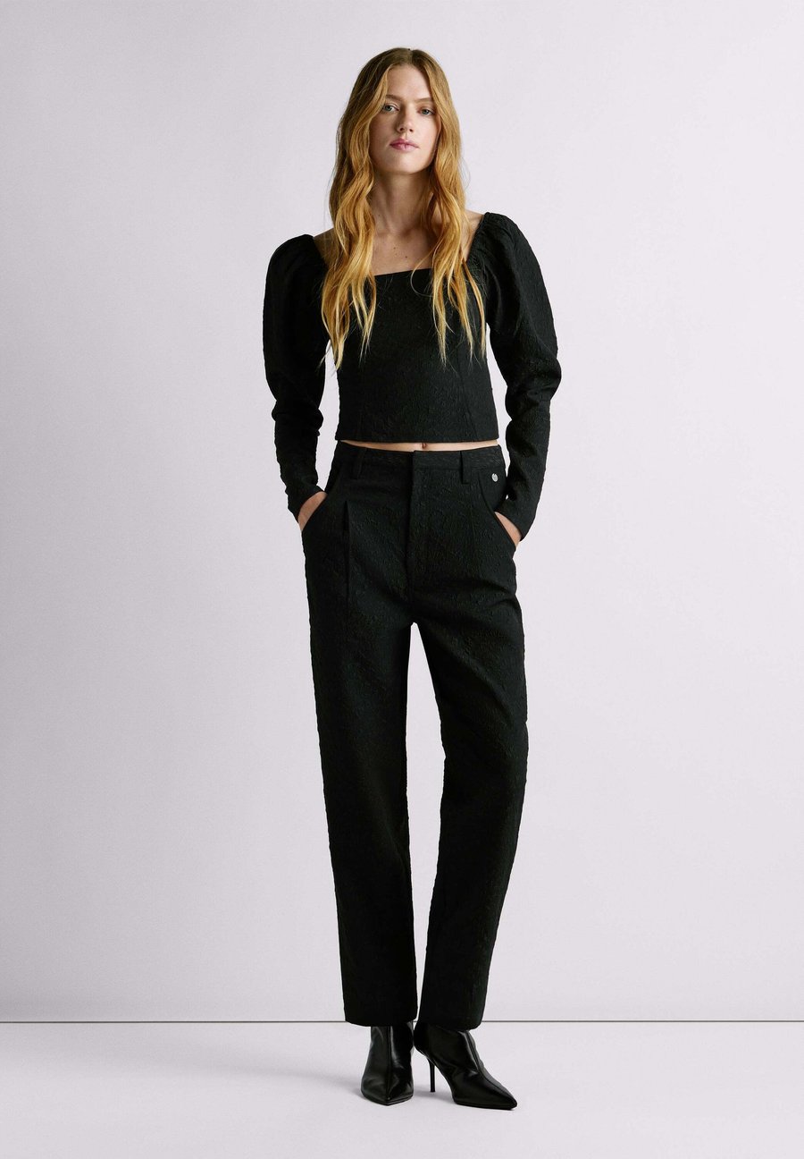 Брюки Pepe Jeans W11 NILA, Black
Брюки Pepe Jeans W11 NILA, Black