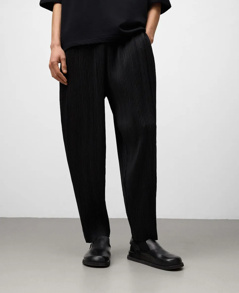 Мужские брюки бочкообразного кроя из креповой ткани Adolfo Dominguez, черный
Мужские брюки бочкообразного кроя из креповой ткани Adolfo Dominguez, черный