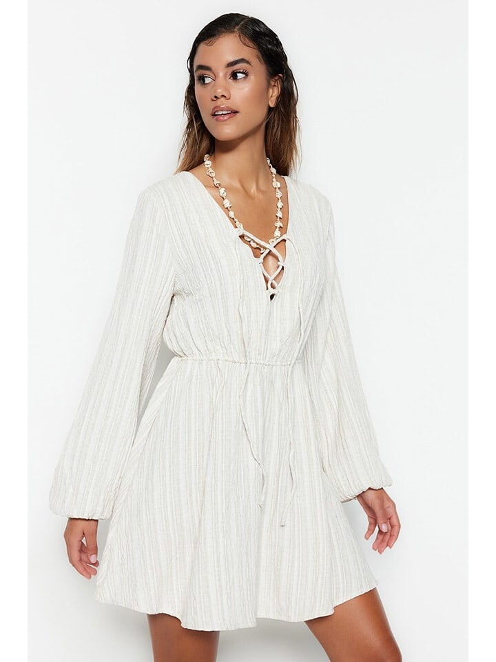 Короткое платье trendyol, кремовый
Короткое платье trendyol, кремовый