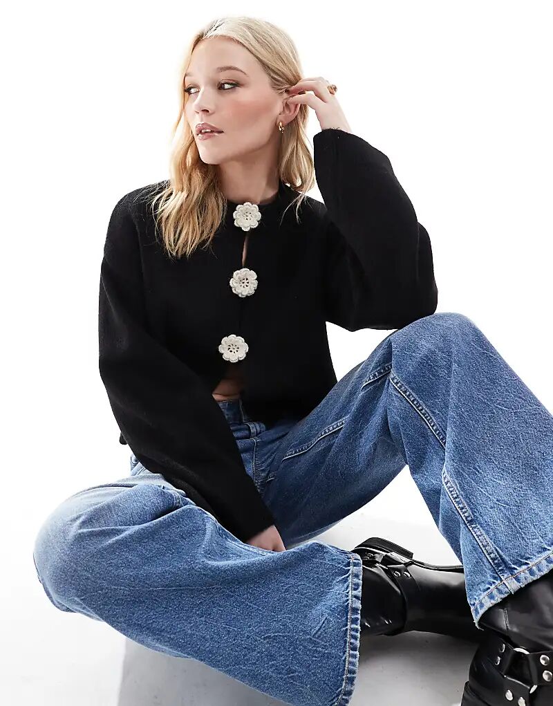 Вязаный кардиган с контрастными цветочными корсажами черного цвета ASOS DESIGN 
Вязаный кардиган с контрастными цветочными корсажами черного цвета ASOS DESIGN