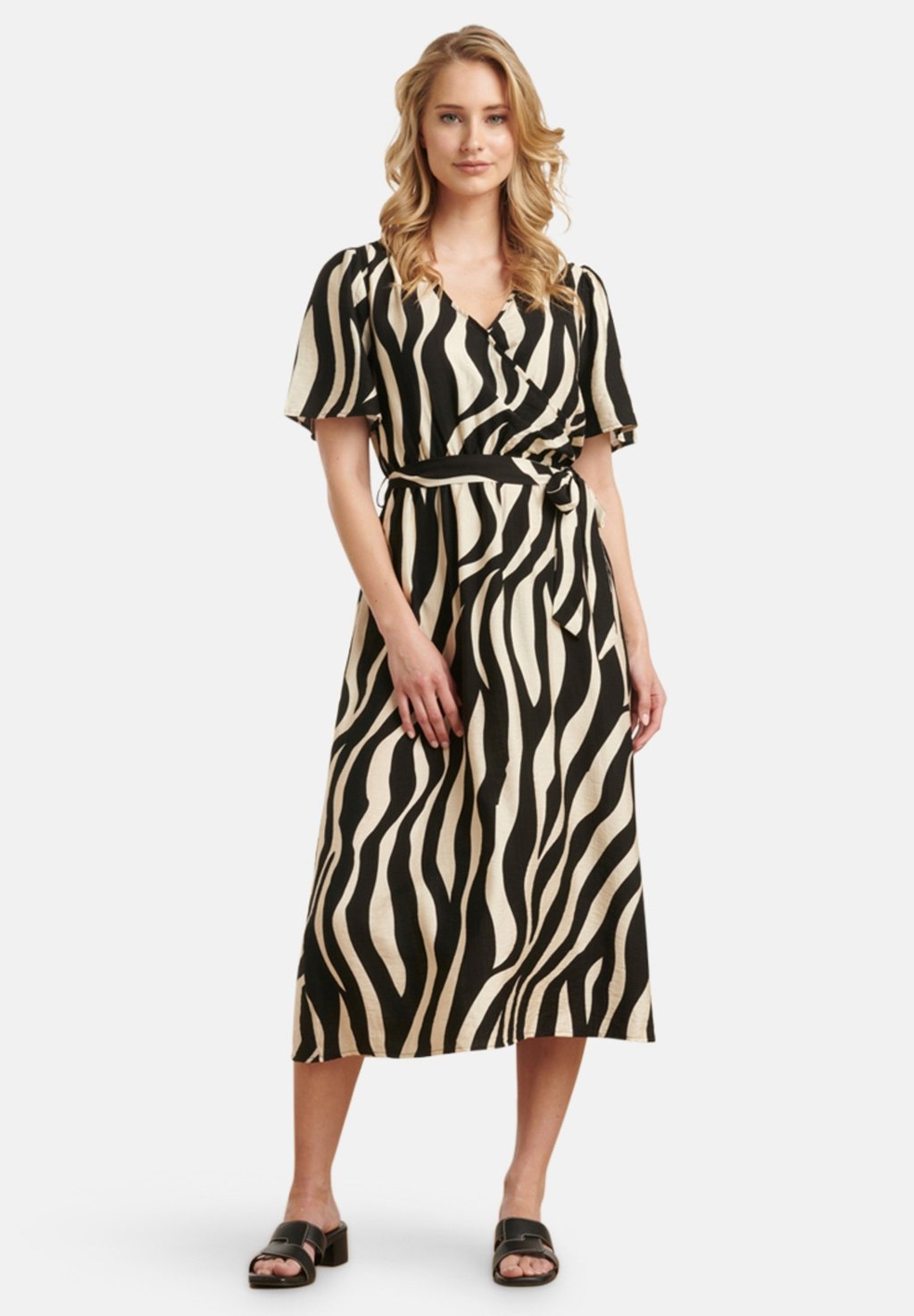 Повседневное платье Smashed Lemon, черный
Повседневное платье Smashed Lemon, черный