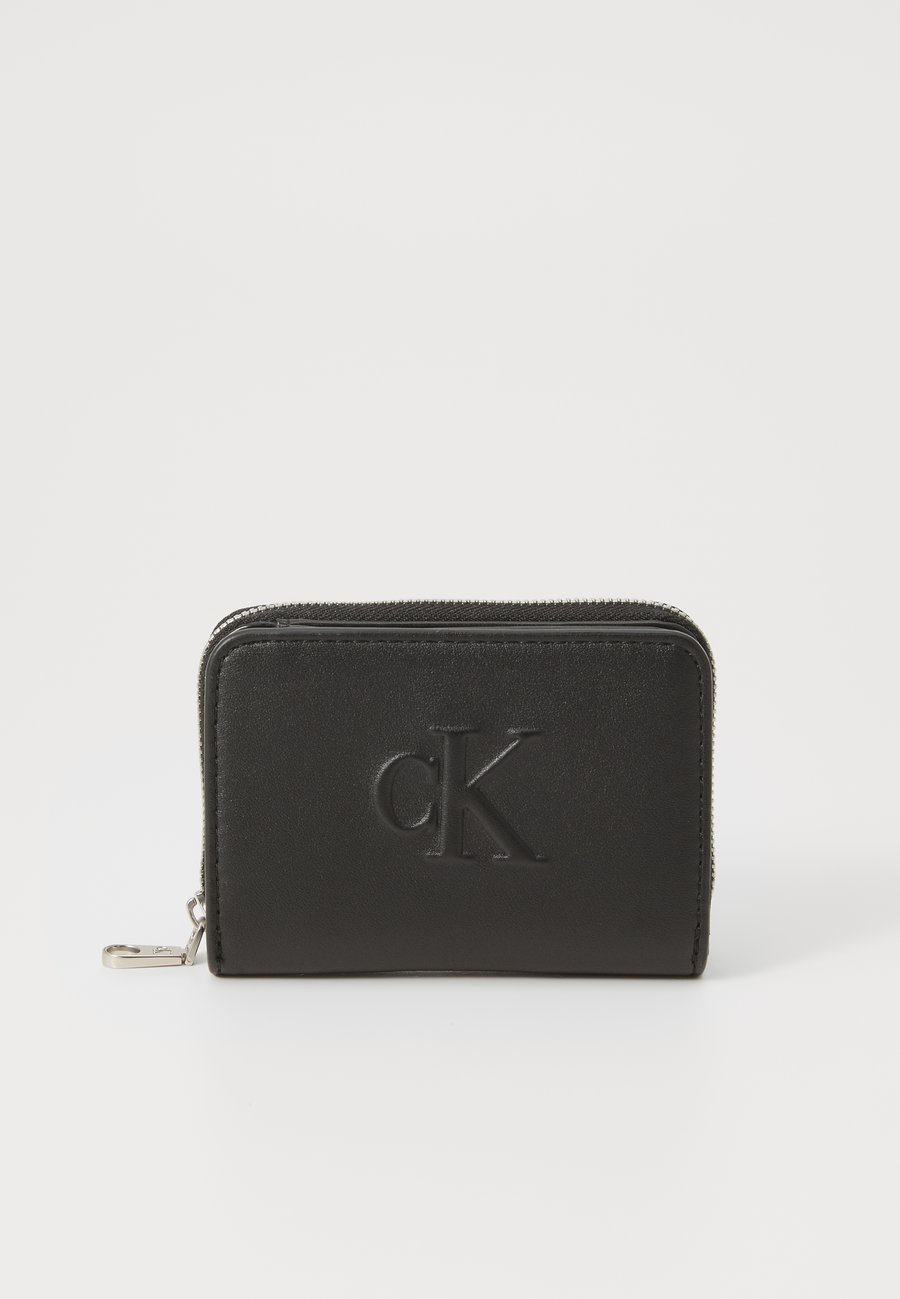 Кошелек Calvin Klein Jeans SCULPTED MED FLAP ZIP AROUND, Black
Кошелек Calvin Klein Jeans SCULPTED MED FLAP ZIP AROUND, Black