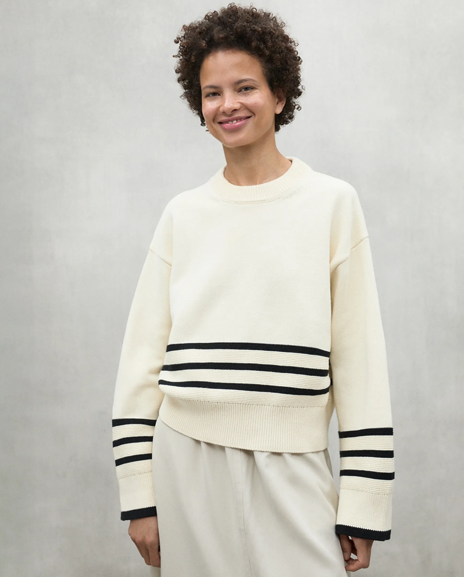 Женский джемпер с круглым вырезом свободного кроя Ecoalf, белый
Женский джемпер с круглым вырезом свободного кроя Ecoalf, белый