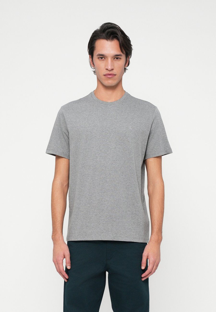 Футболка Calvin Klein Jeans CLASSIC MONOGRAM TEE, Med Grey/Grey, Серый, Футболка Calvin Klein Jeans CLASSIC MONOGRAM TEE, Med Grey/Grey
Футболка Calvin Klein Jeans CLASSIC MONOGRAM TEE, Med Grey/Grey, Серый, Футболка Calvin Klein Jeans CLASSIC MONOGRAM TEE, Med Grey/Grey