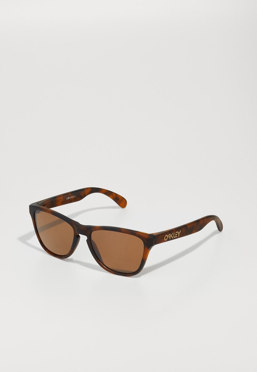 Солнцезащитные очки Oakley FROGSKINS UNISEX, Brown
Солнцезащитные очки Oakley FROGSKINS UNISEX, Brown