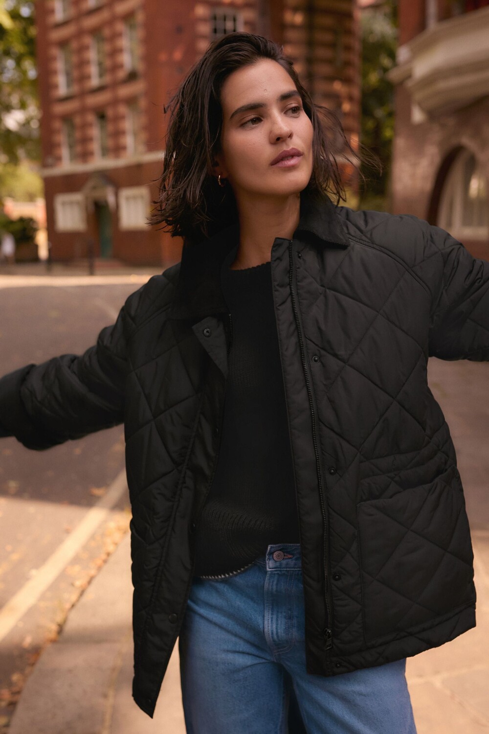 Стеганая куртка со шнуровым воротником, устойчивая к дождю Next, черный
Стеганая куртка со шнуровым воротником, устойчивая к дождю Next, черный