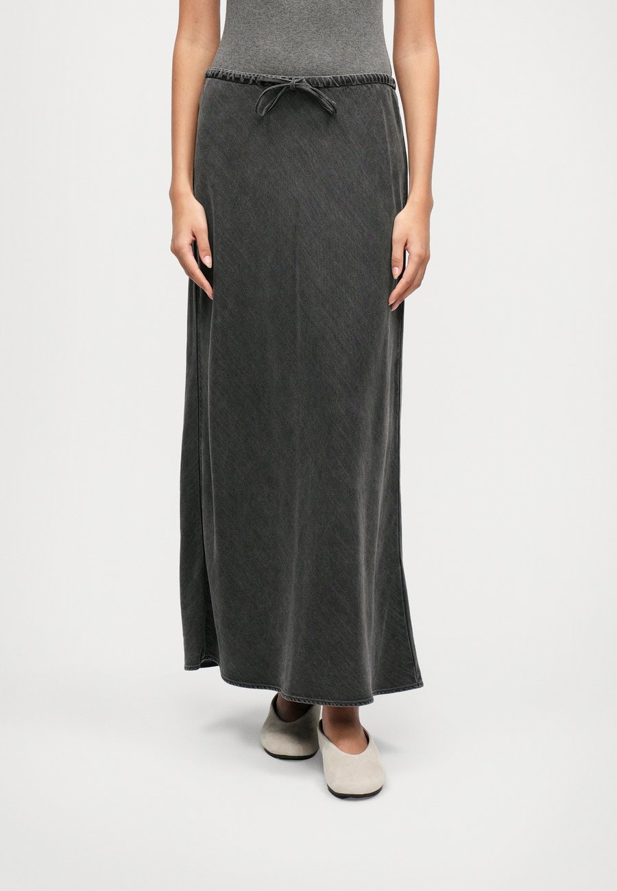 Юбка Samsøe Samsøe CLARA SKIRT, Grey Cloud/Dark Grey
Юбка Samsøe Samsøe CLARA SKIRT, Grey Cloud/Dark Grey