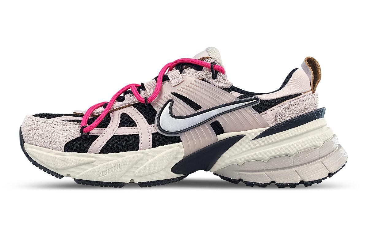 Кроссовки для бега V2K Run унисекс с низким верхом, черные/розовые Nike
Кроссовки для бега V2K Run унисекс с низким верхом, черные/розовые Nike