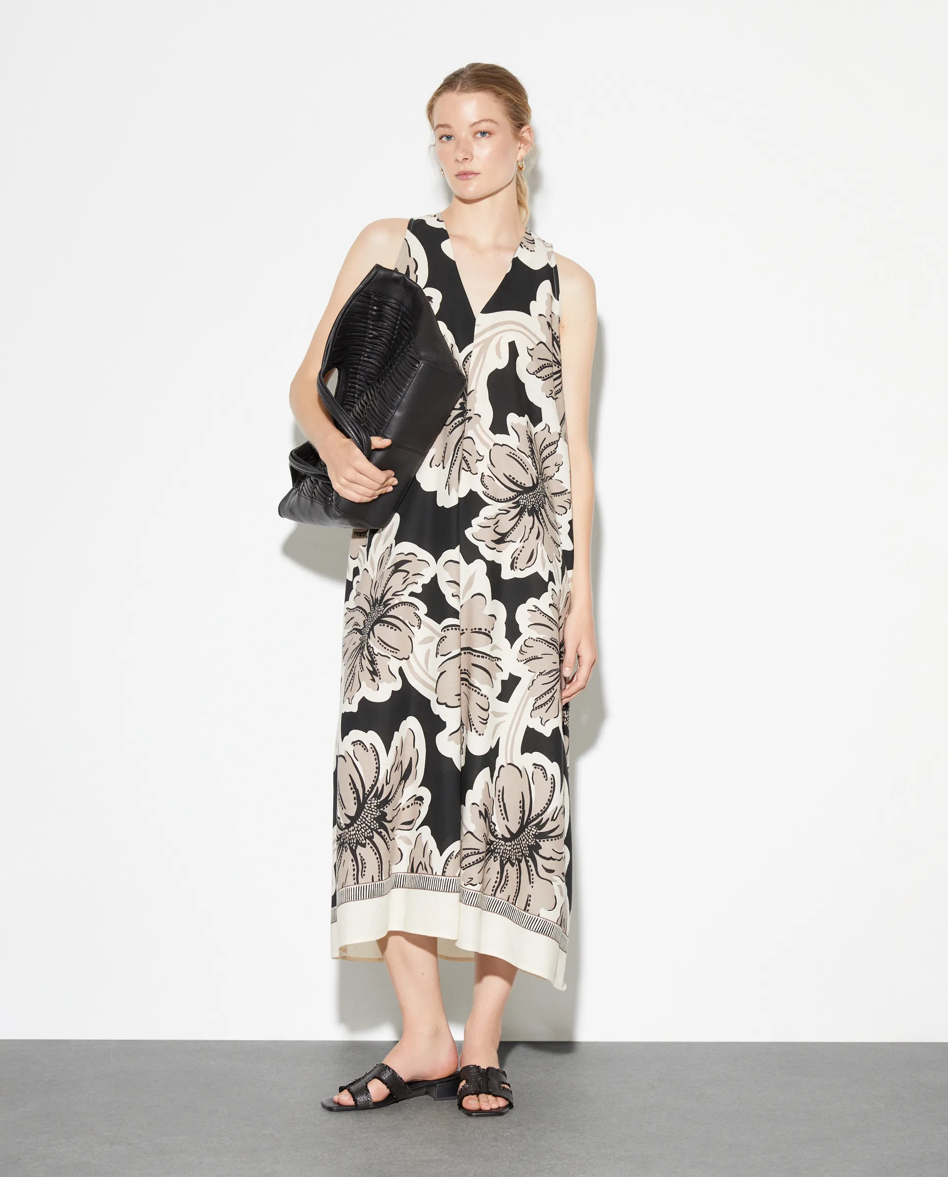 Женское длинное платье без рукавов с принтом Woman El Corte Inglés, черный
Женское длинное платье без рукавов с принтом Woman El Corte Inglés, черный