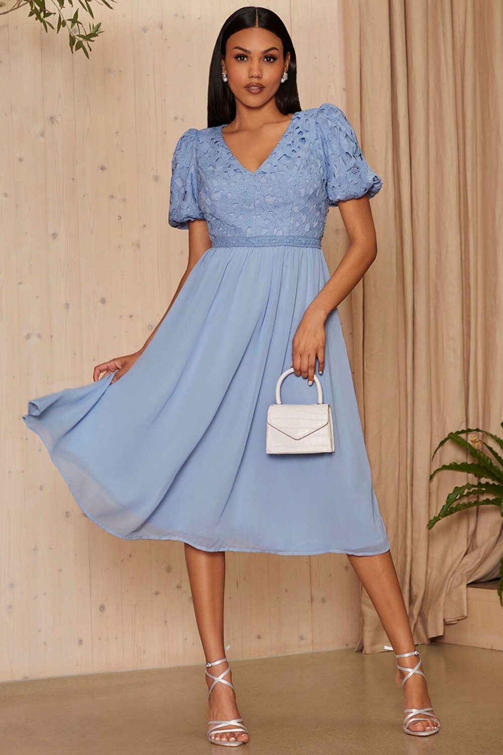 Премиальное кружевное платье миди с объемными рукавами Chi Chi London, синий
Премиальное кружевное платье миди с объемными рукавами Chi Chi London, синий