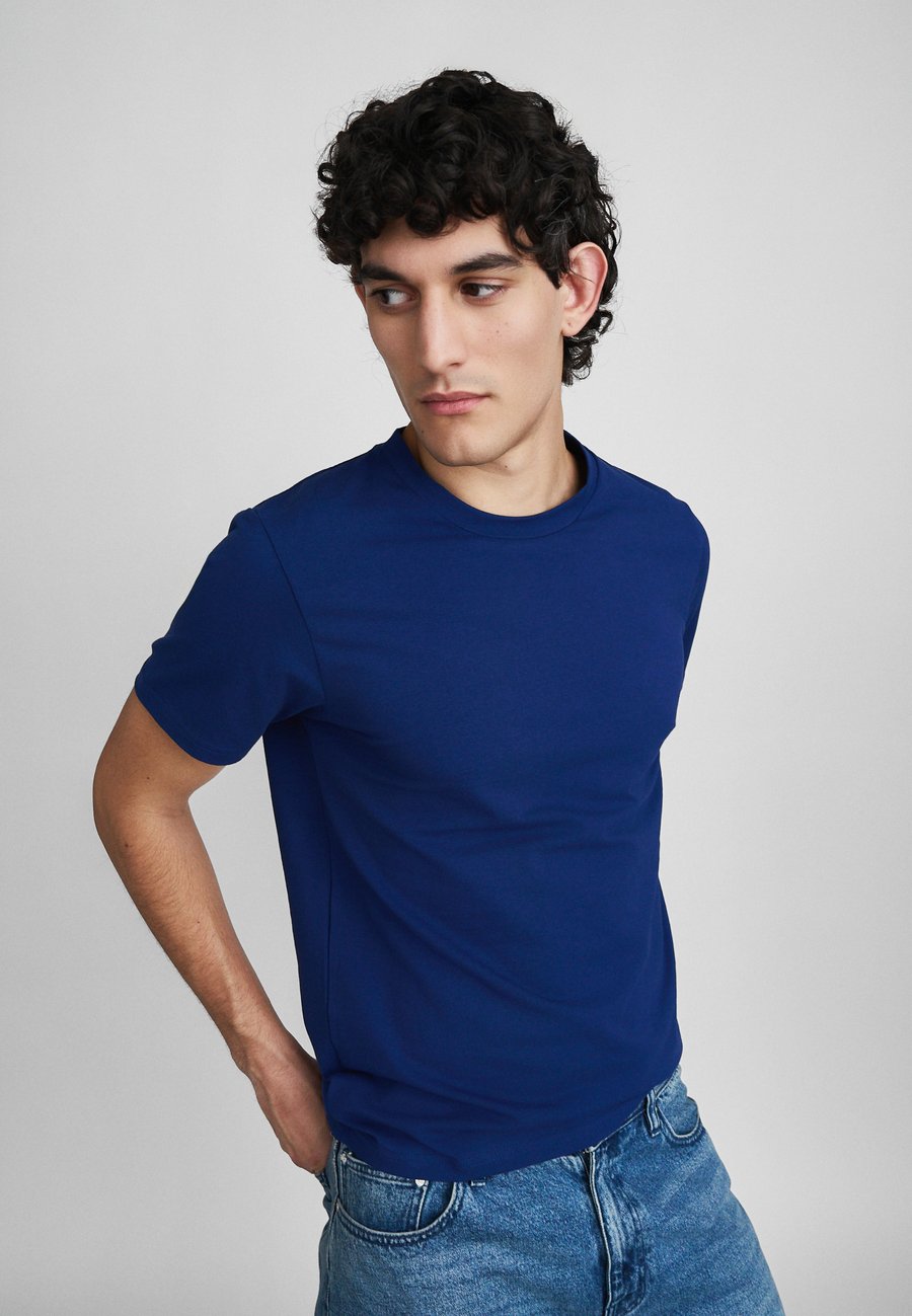 Футболка Filippa K TEE, Royal Navy/Blue, Синий, Футболка Filippa K TEE, Royal Navy/Blue
Футболка Filippa K TEE, Royal Navy/Blue, Синий, Футболка Filippa K TEE, Royal Navy/Blue