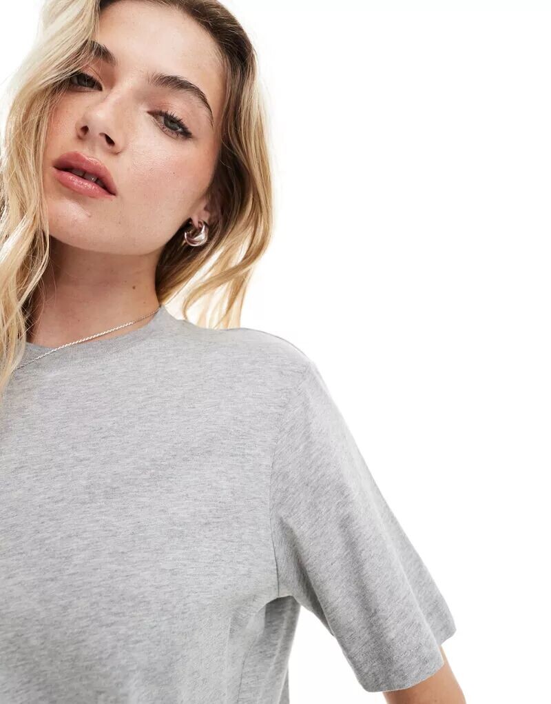 Серая футболка свободного кроя с короткими рукавами & Other Stories
Серая футболка свободного кроя с короткими рукавами & Other Stories