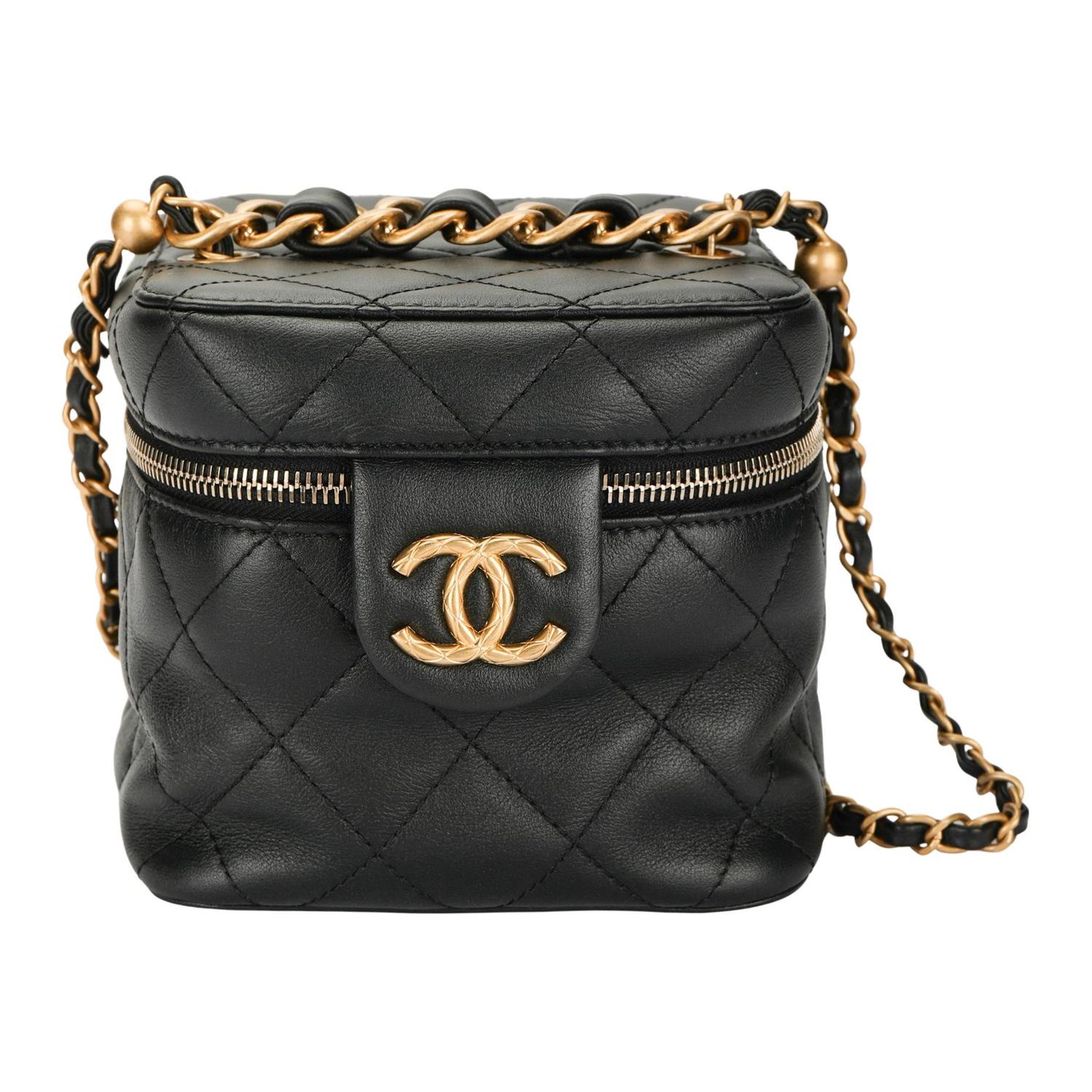 CHANEL Кожаная косметичка Клатч Сумка через плечо Кроссбоди
CHANEL Кожаная косметичка Клатч Сумка через плечо Кроссбоди