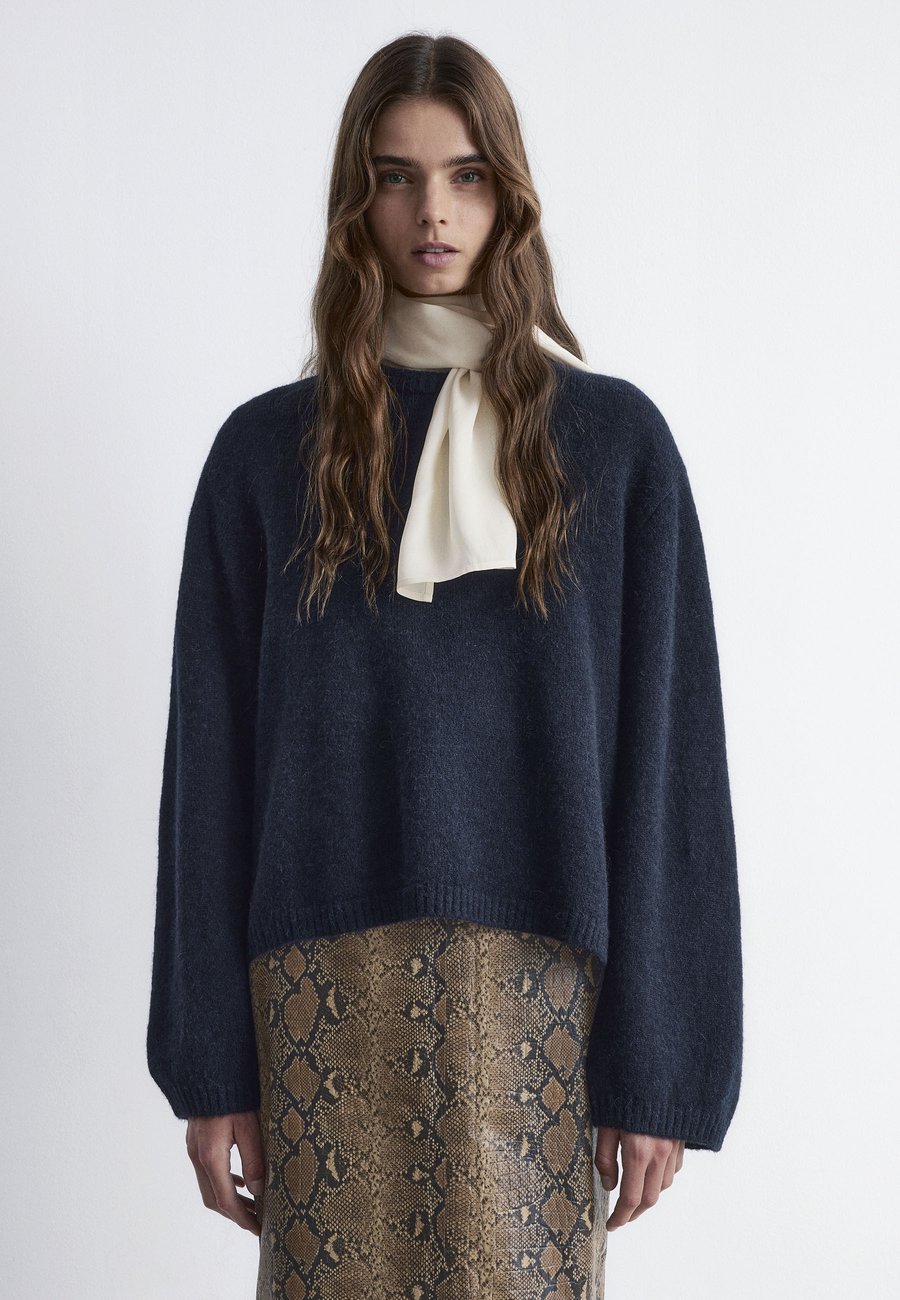 Джемпер & other stories Jumper, Dark Blue
Джемпер & other stories Jumper, Dark Blue