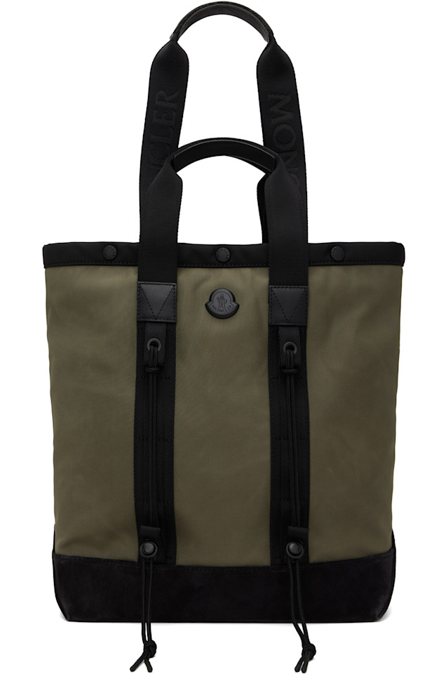 Маленькая технологичная сумка-тоут Moncler, цвет kalamata
Маленькая технологичная сумка-тоут Moncler, цвет kalamata