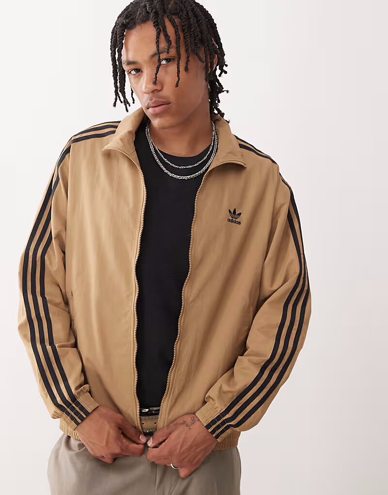 Тканый трикотажный топ Firebird коричневого и черного цветов Adidas Originals
Тканый трикотажный топ Firebird коричневого и черного цветов Adidas Originals