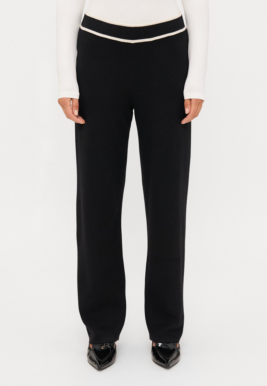 Брюки Vero Moda Petite VMGOLD CONTRAST LOOSE , Black/Birch/Black
Брюки Vero Moda Petite VMGOLD CONTRAST LOOSE , Black/Birch/Black