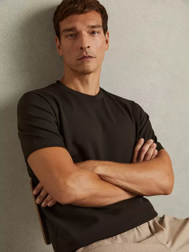 Футболка Reiss Bradley Short Sleeve Interlock Crew, цвет chocolate/brown
Футболка Reiss Bradley Short Sleeve Interlock Crew, цвет chocolate/brown