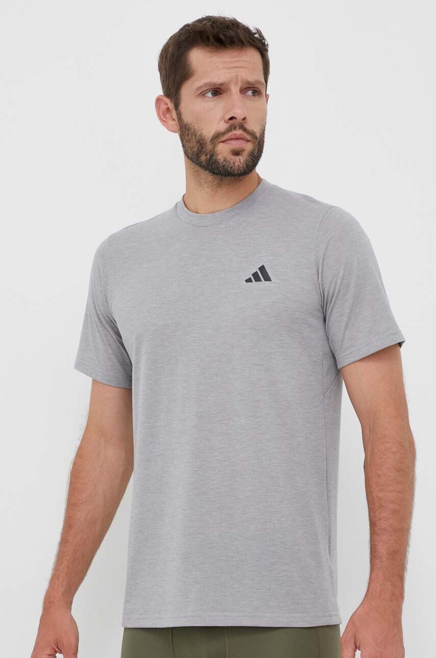 Футболка Train Essentials Comfort для тренировок adidas Performance, серый
Футболка Train Essentials Comfort для тренировок adidas Performance, серый