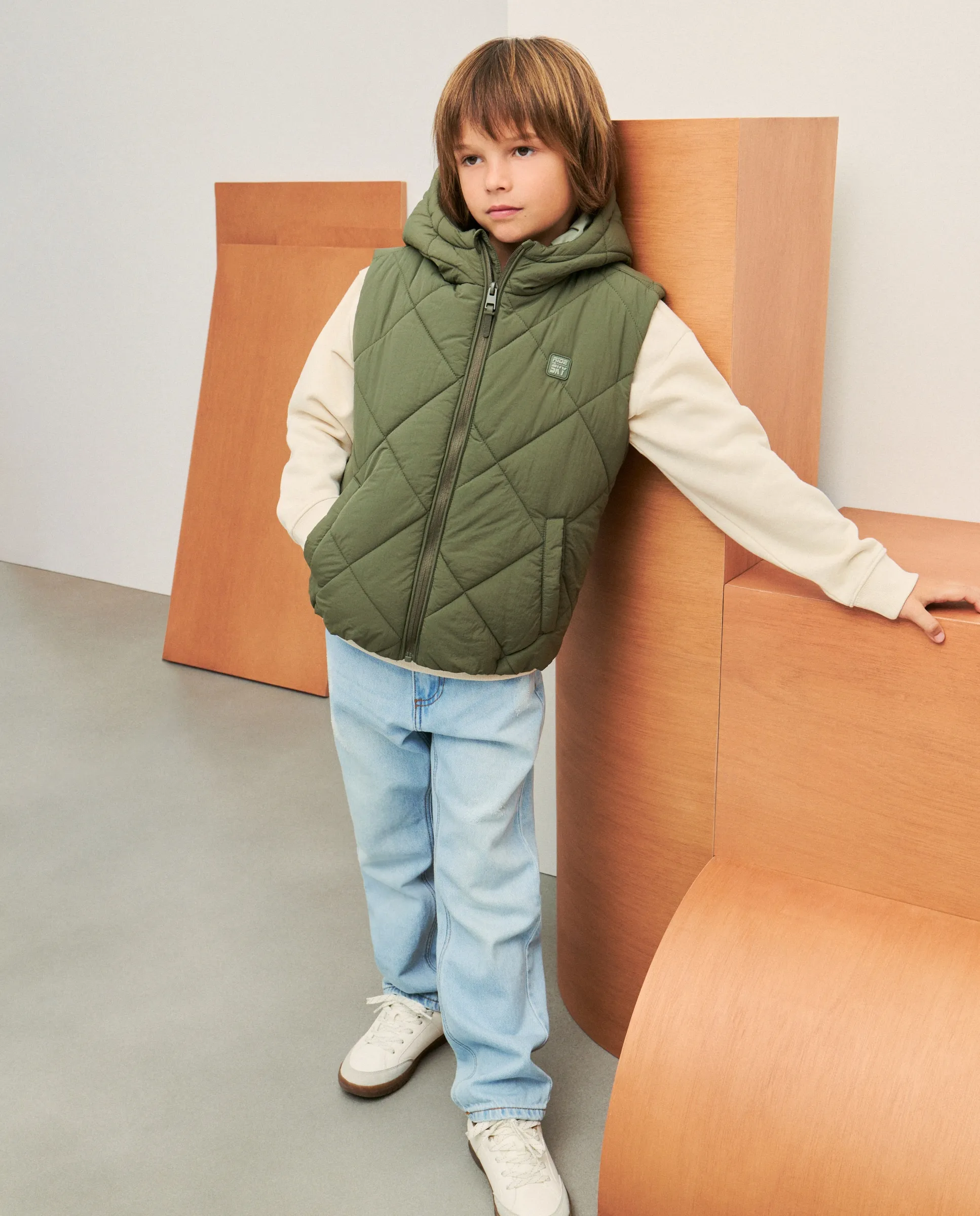 Детский утепленный жилет с контрастной отделкой Kids El Corte Inglés, хаки 
Детский утепленный жилет с контрастной отделкой Kids El Corte Inglés, хаки